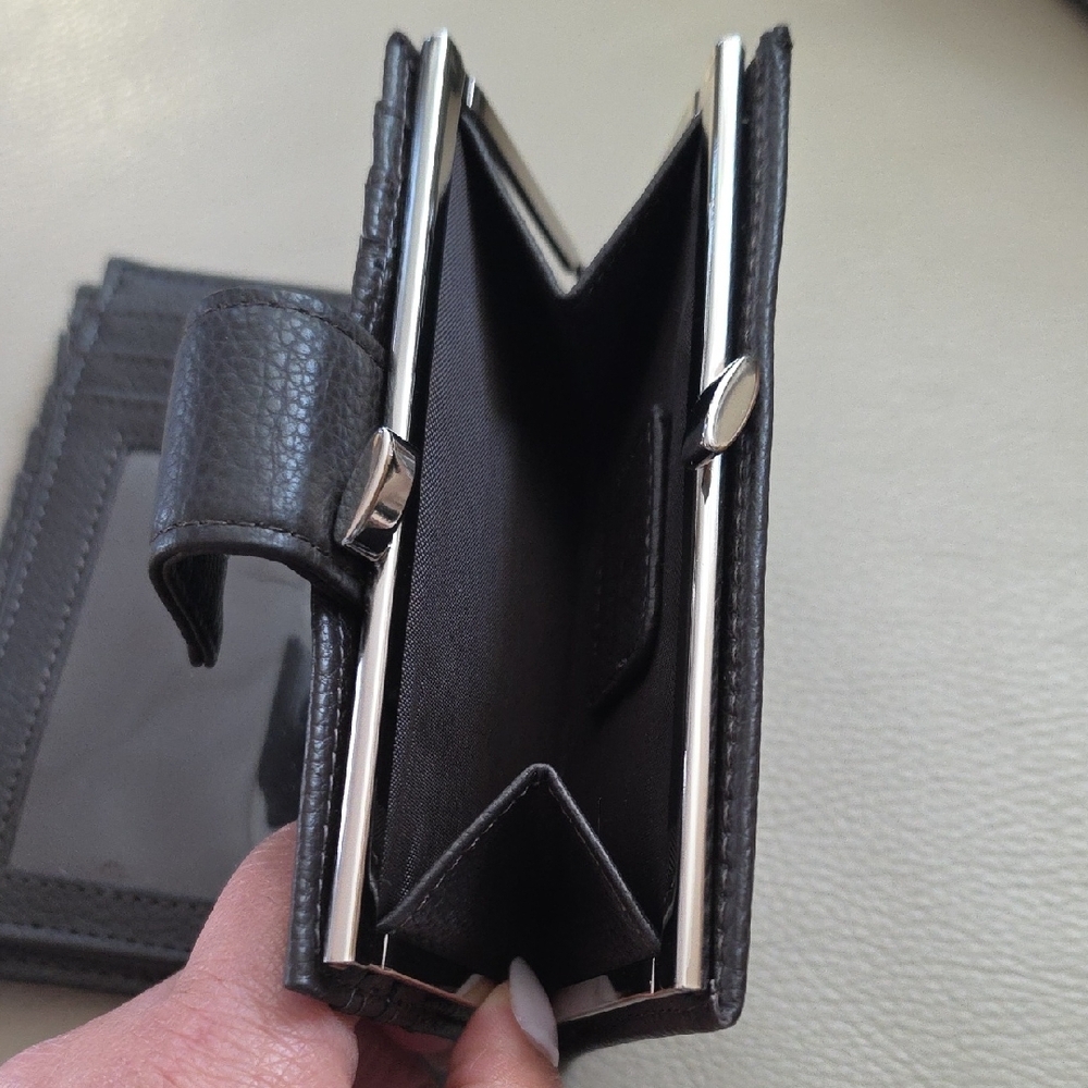 Giani Bernini Brown Softy Leather Wallet with a pebbled texture, NWOB And OT - Picture 5 of 13